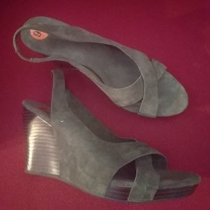 NWOT UGG Wedge Sandal